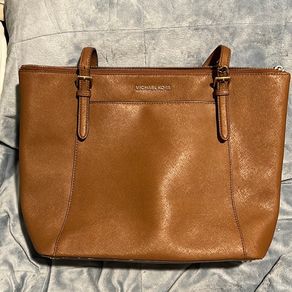 Michael Kors Handbags - Michael Kors voyager large saffiano leather top zip tote bag